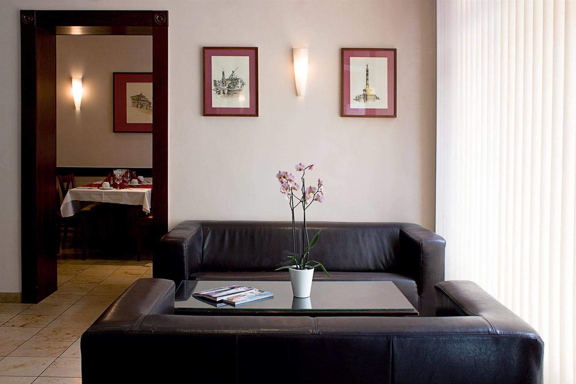 Abell Hotel