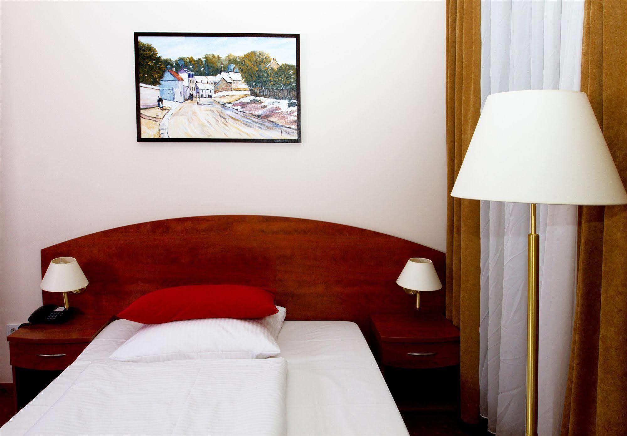 Hotel Abell 2*